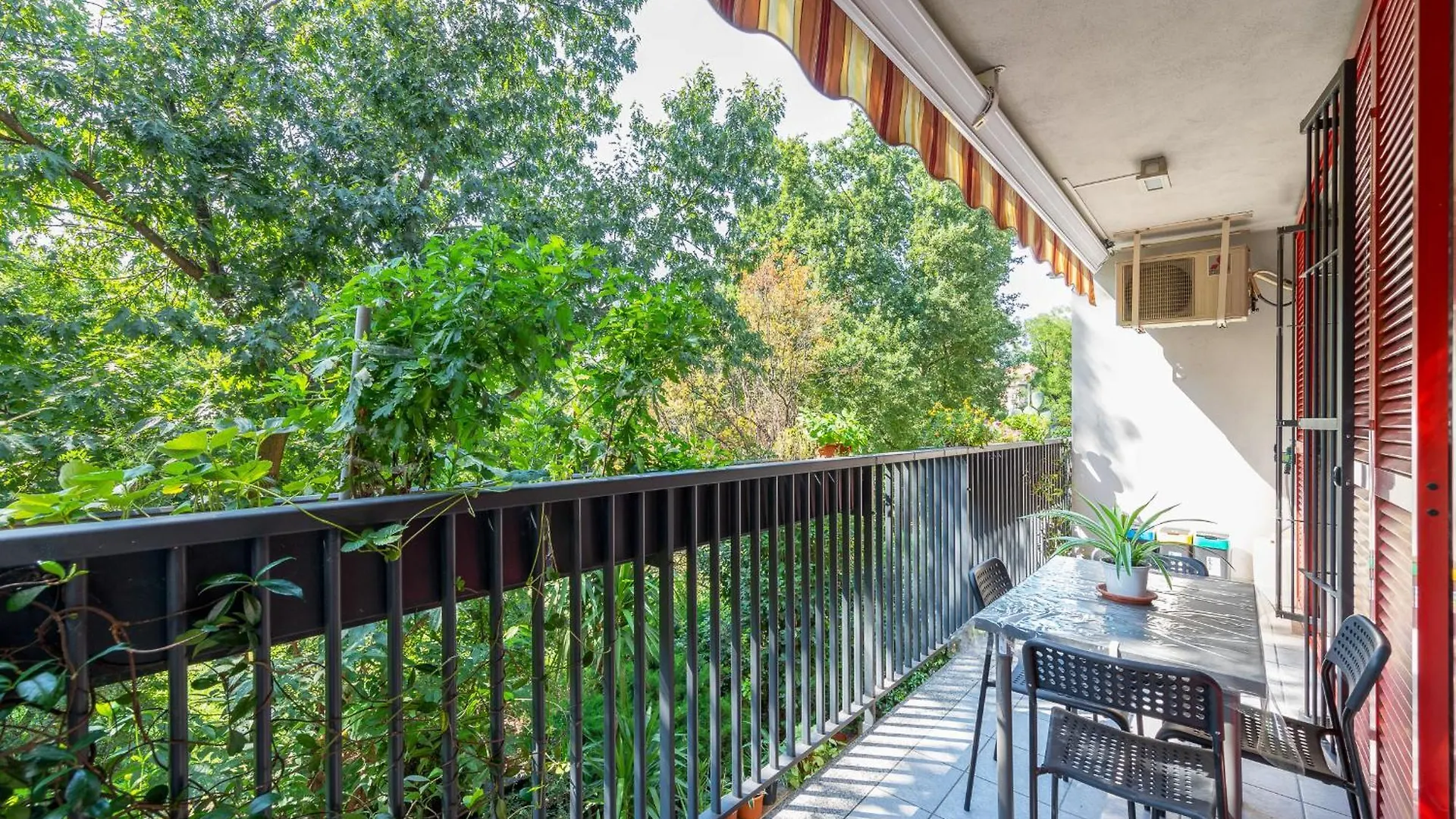 ミラノFree Private Parking - 5Min To Metro - Balcony - Quietアパートメント アパート ミラノ