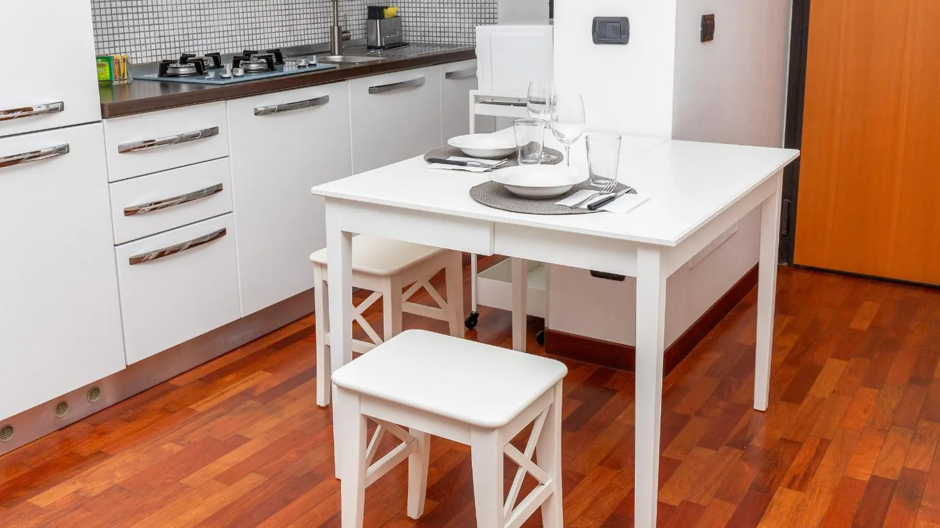 Free Private Parking - 5Min To Metro - Balcony - Quiet Apartment Milan 0*,