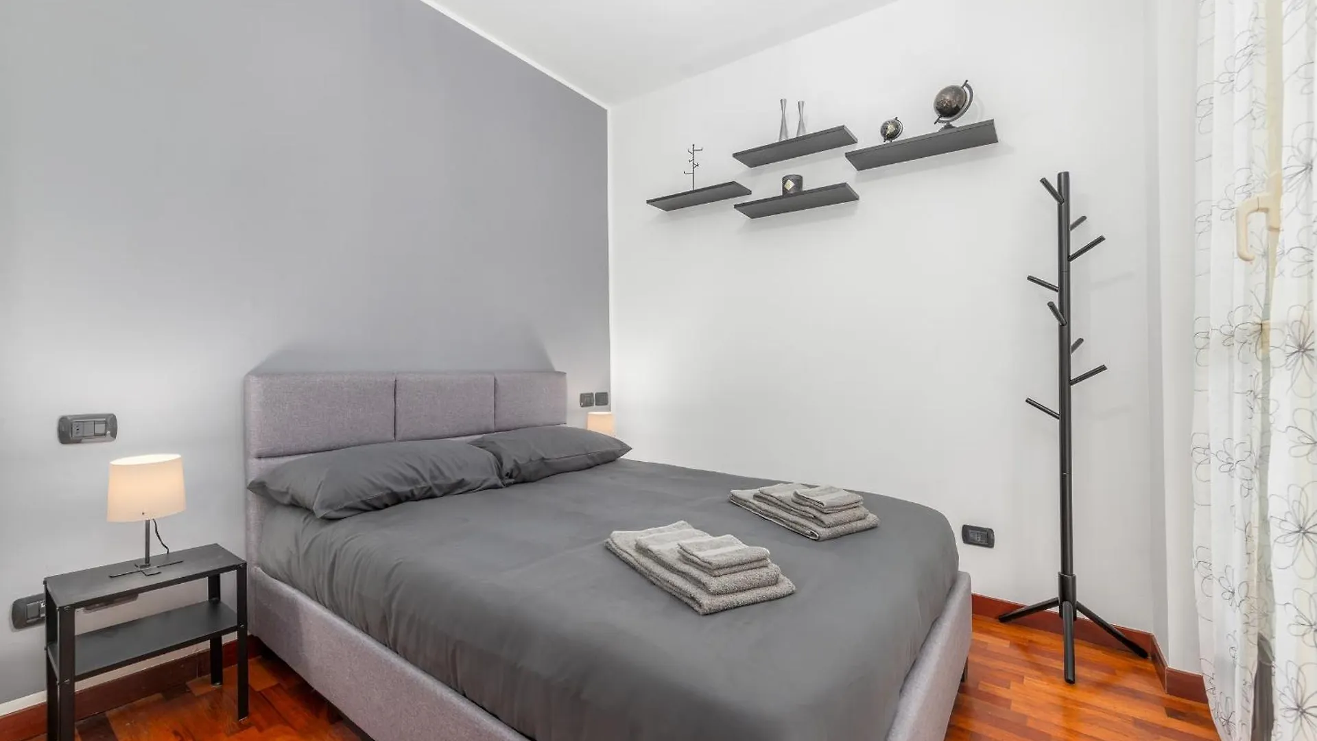 Free Private Parking - 5Min To Metro - Balcony - Quiet Apartment Milan 0*,  Italy